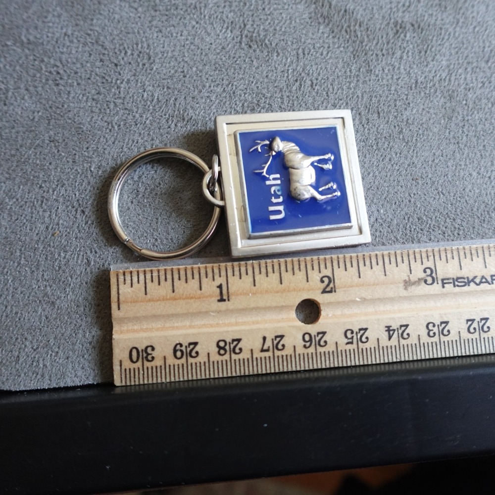 Utah Keychain Metal Enamel Elk Novelty Destination Travel - Picture 3 of 4